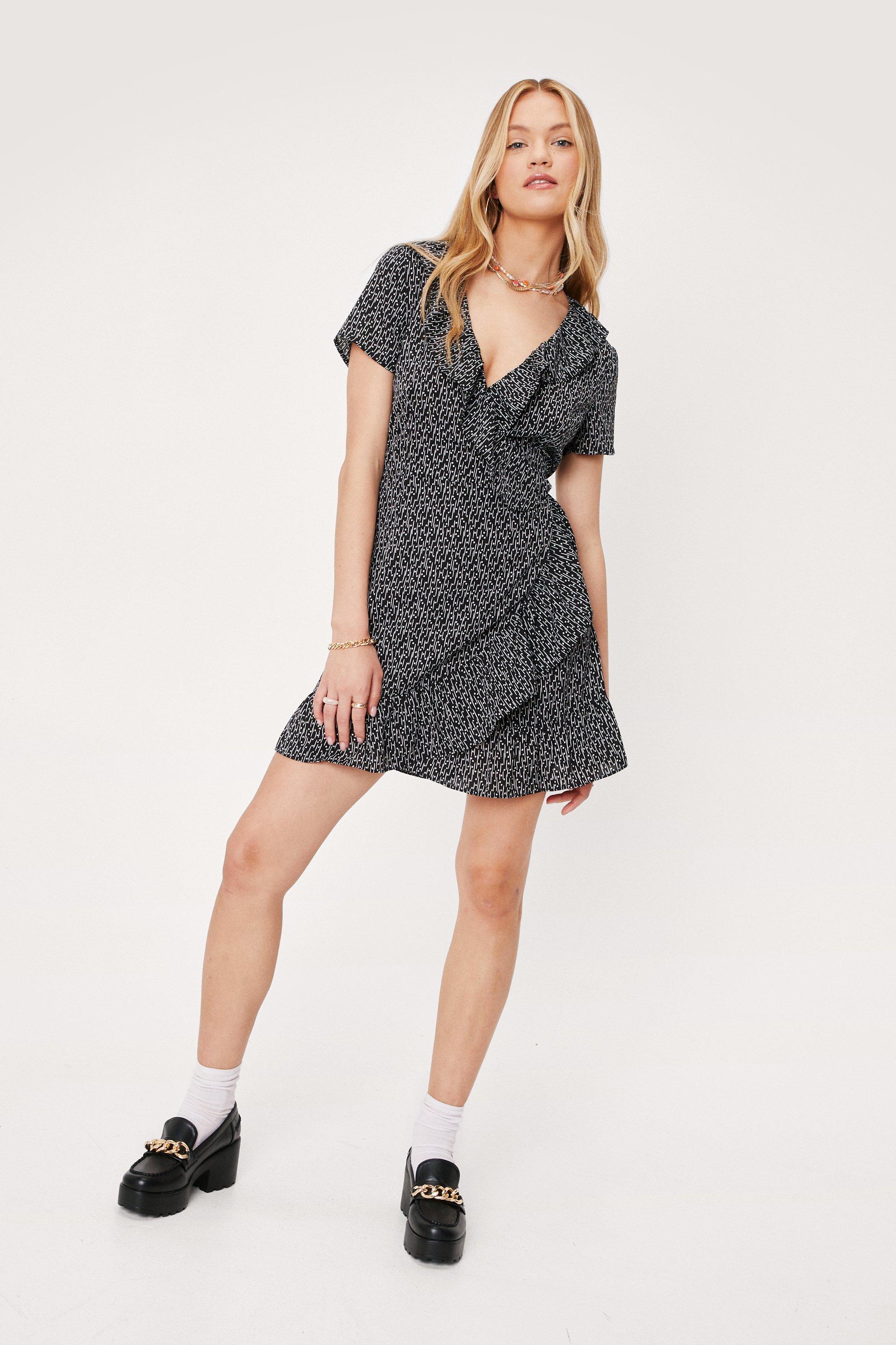 Boohoo star print wrap hotsell midi dress