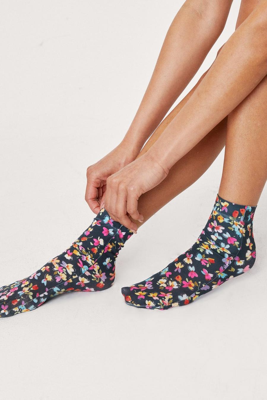 White Ditsy Floral Ankle Socks