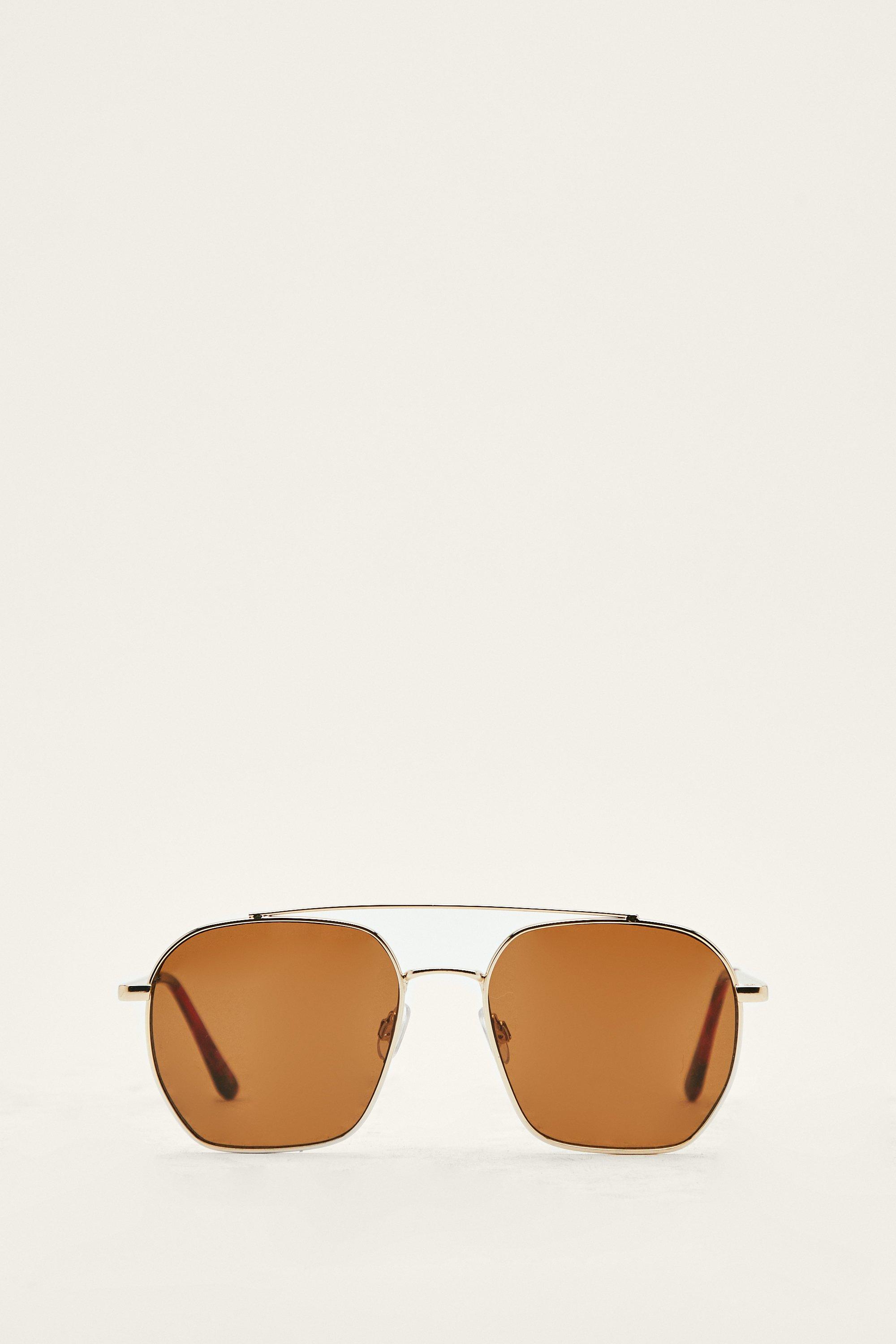 Round Sunglasses - Gold Frame / Smoke Lens