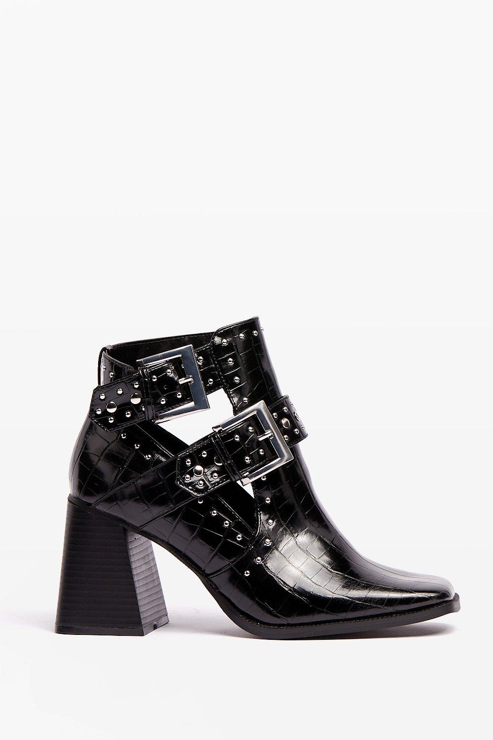 Cut out heeled clearance boots