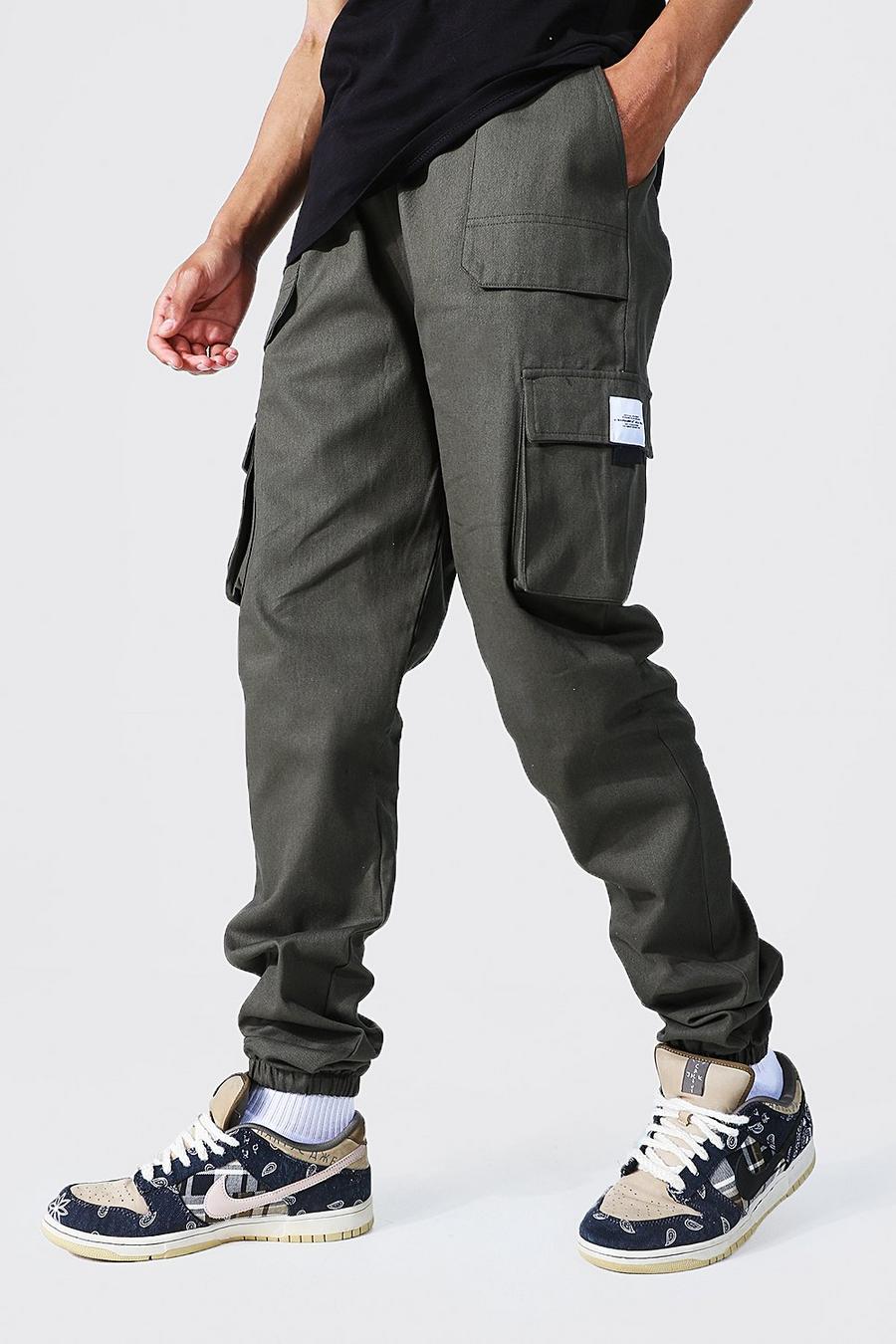 חאקי מכנסי ריצה טוויל דגמ"ח עם חגורה בחזית ותווית לגברים גבוהים image number 1