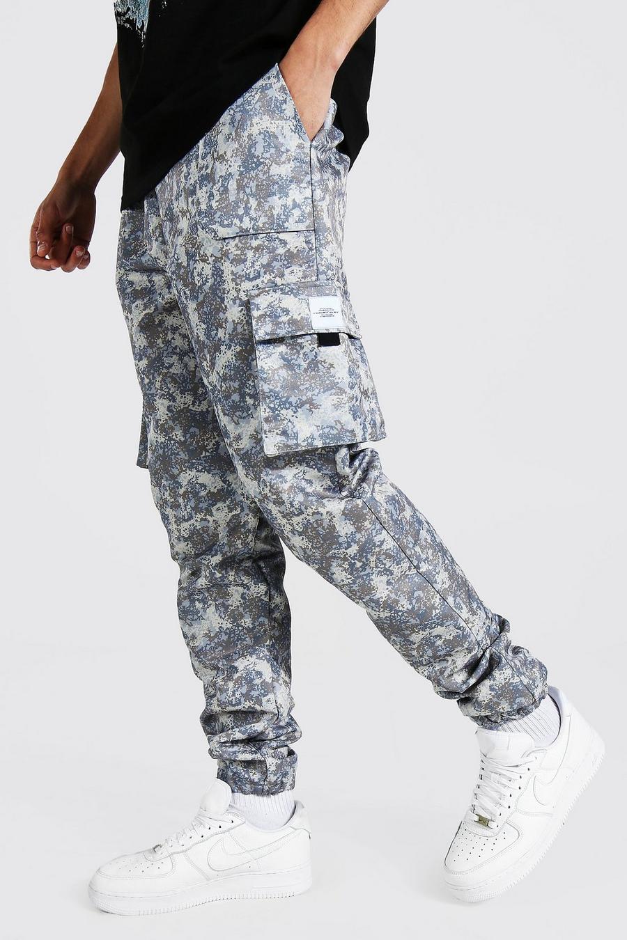 Pantaloni tuta Tall stile Cargo in twill in fantasia militare con etichetta, Camo kaki image number 1
