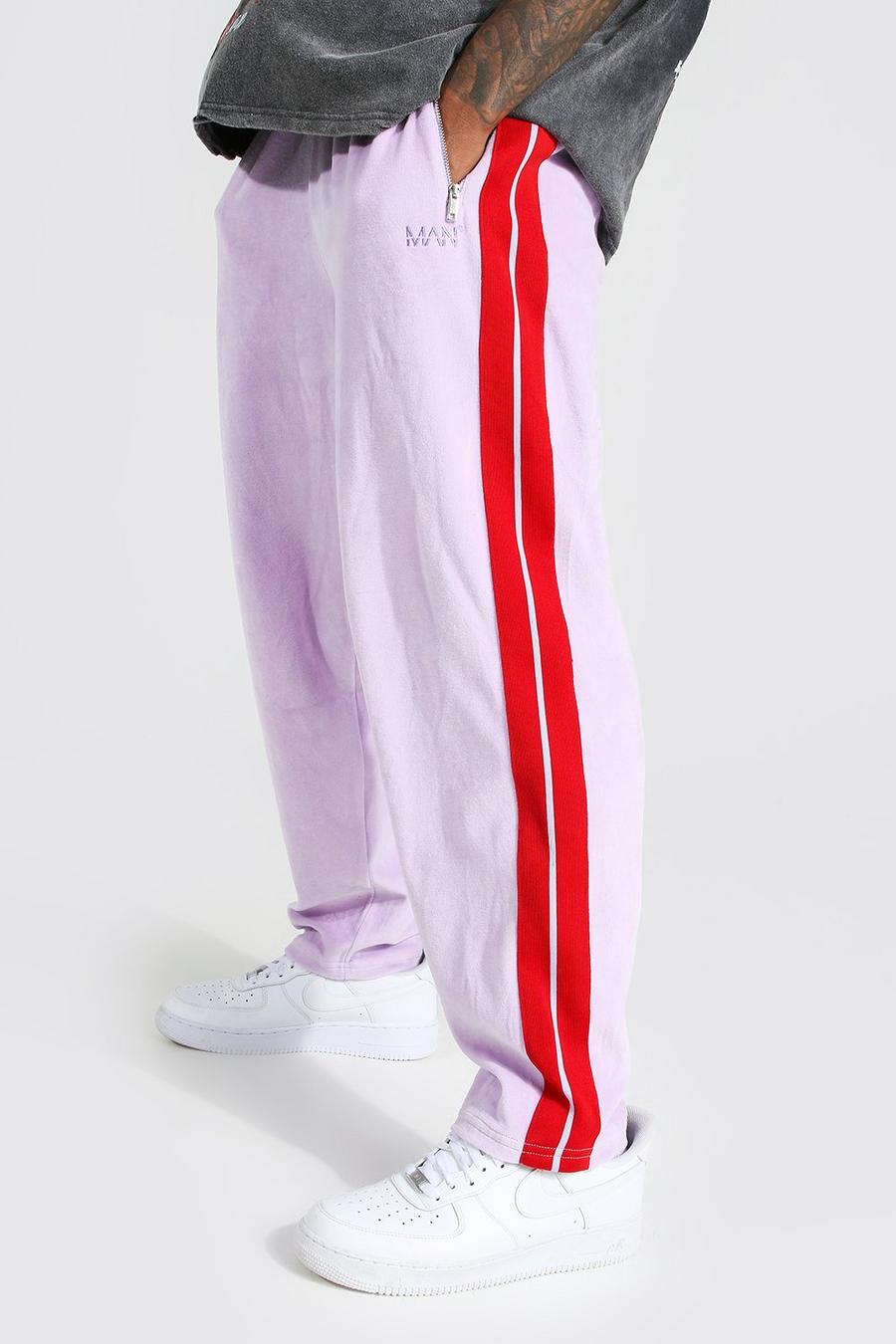 Pantalón deportivo MAN Original holgado de velvetón con rayas, Purple morado image number 1