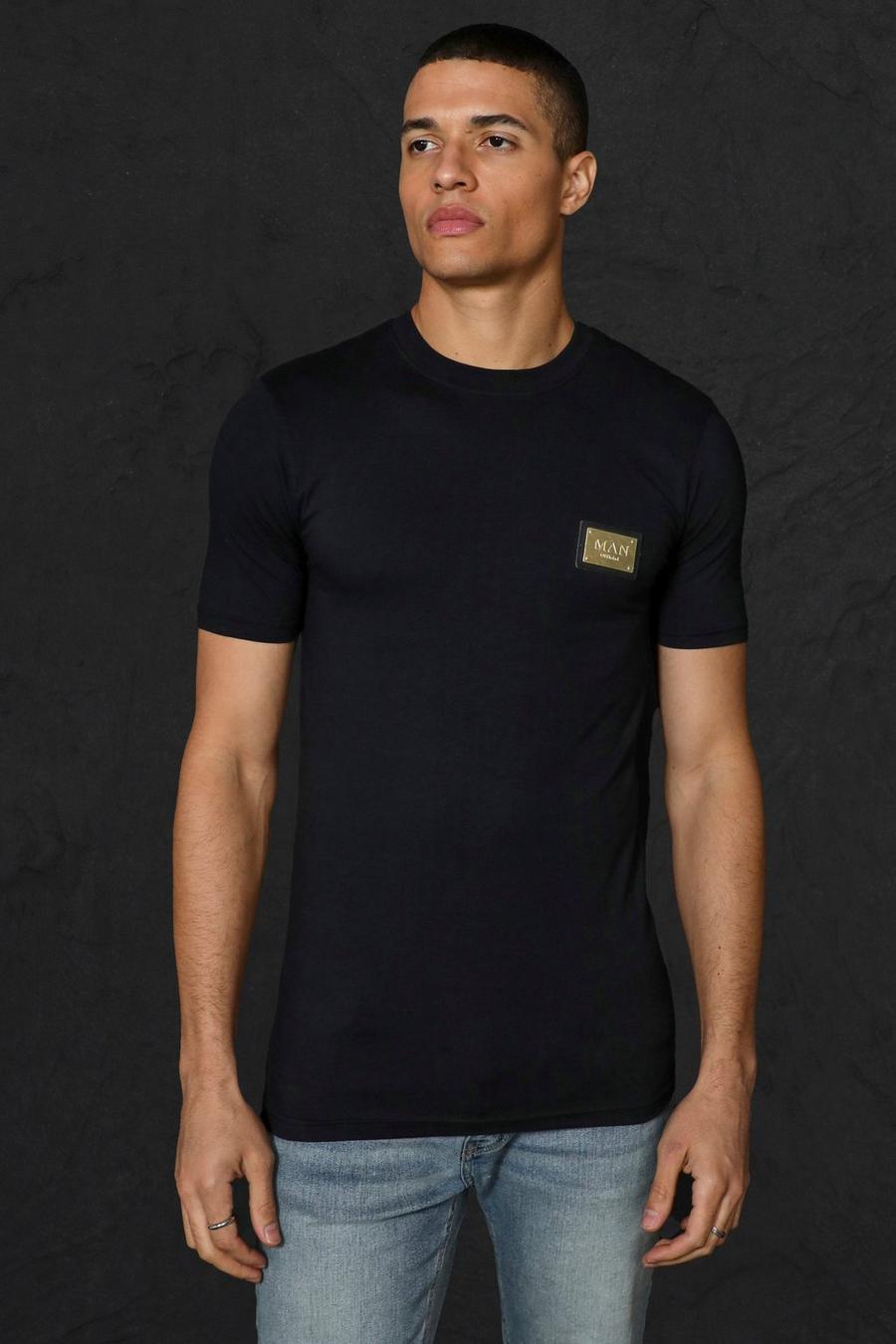 Camiseta con letras MAN doradas ajustada al músculo con etiqueta metálica, Black nero image number 1