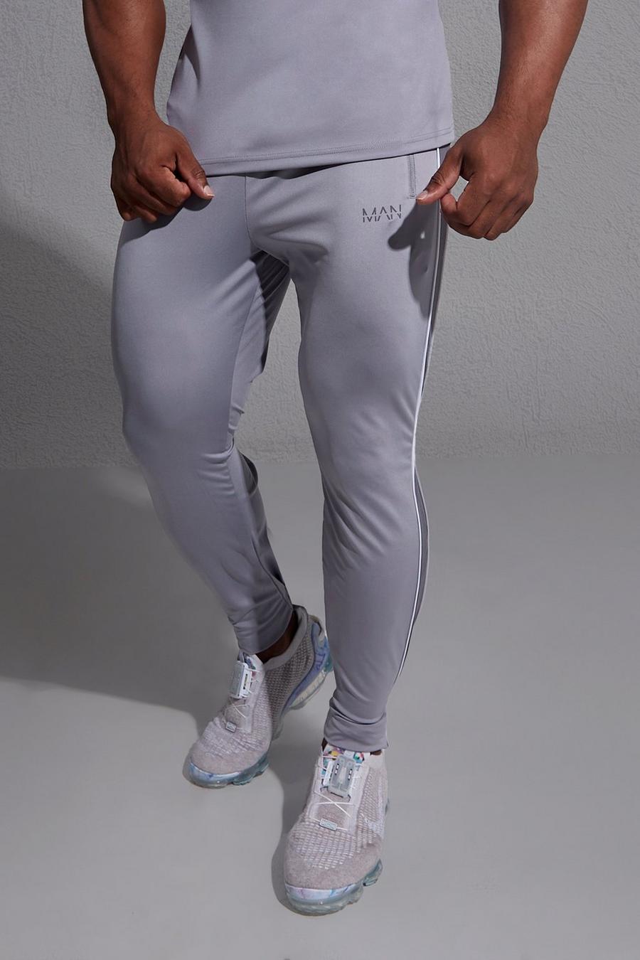 אפור מכנסי ריצה ספורטיביים עם פס בצד וכיתוב Man image number 1