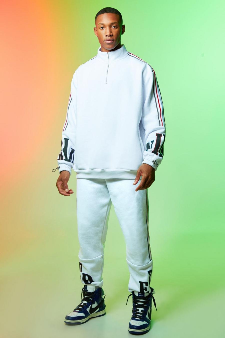לבן חליפת טרנינג עם צווארון משפך וכיתוב Worldwide image number 1