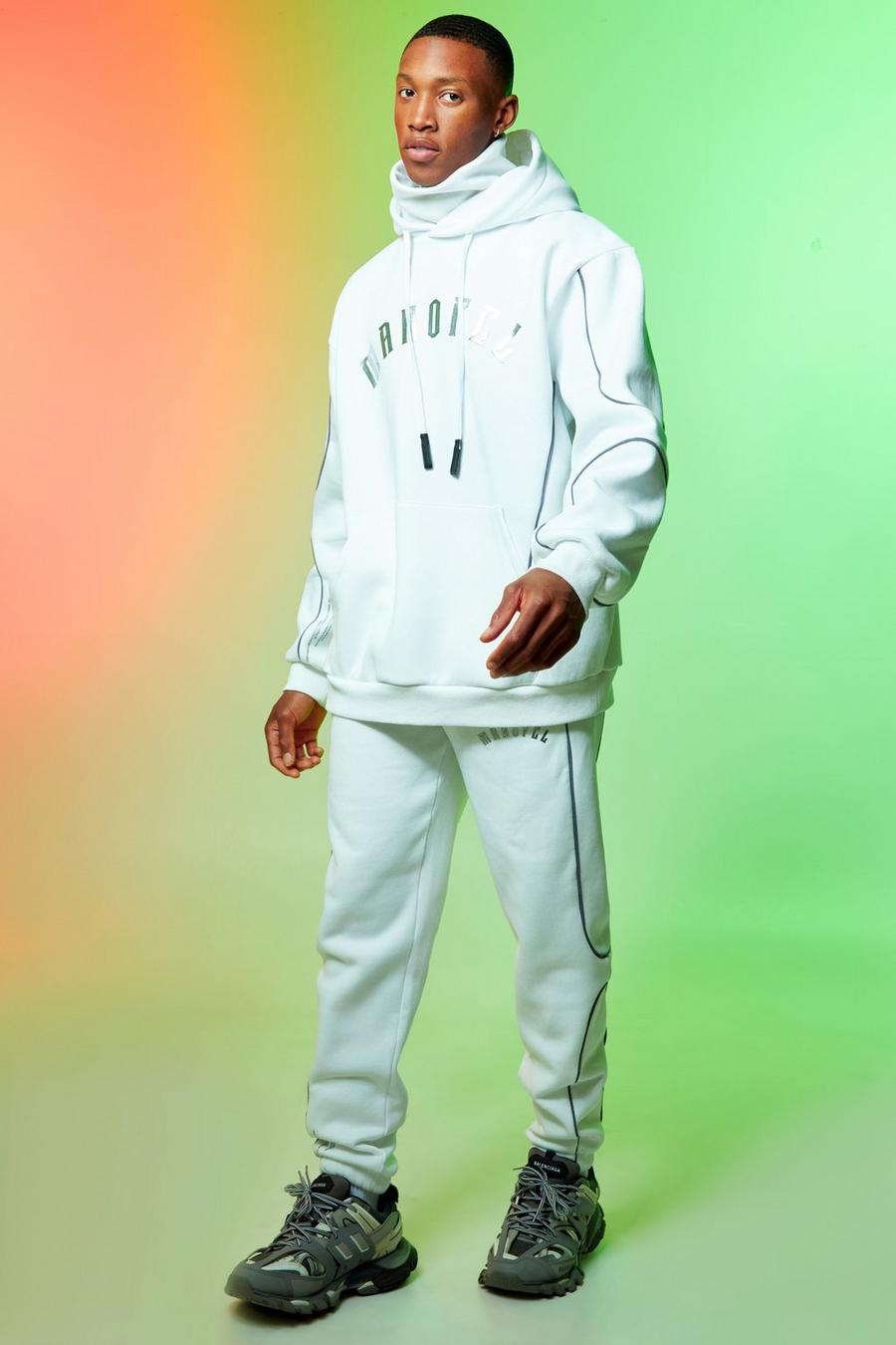 לבן חליפת טרנינג ֿעם צווארון לכיסוי פנים וכיתוב Man Ofcl רקום בתלת-ממד image number 1