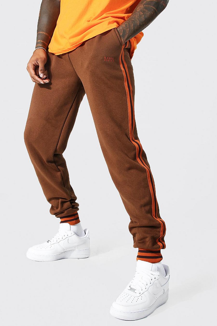 Pantaloni tuta Slim Fit con striscia laterale, Chocolate marrone image number 1