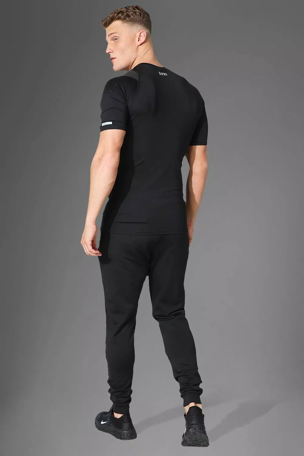 Black Man Active Gym Contrast Compression T Shirt alternative image