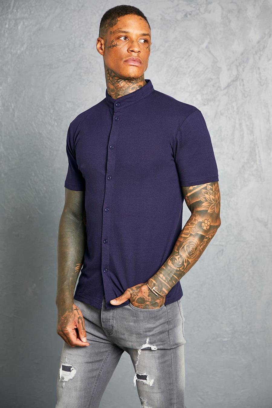 Camicia attillata in jersey a maniche corte con colletto serafino, Navy image number 1