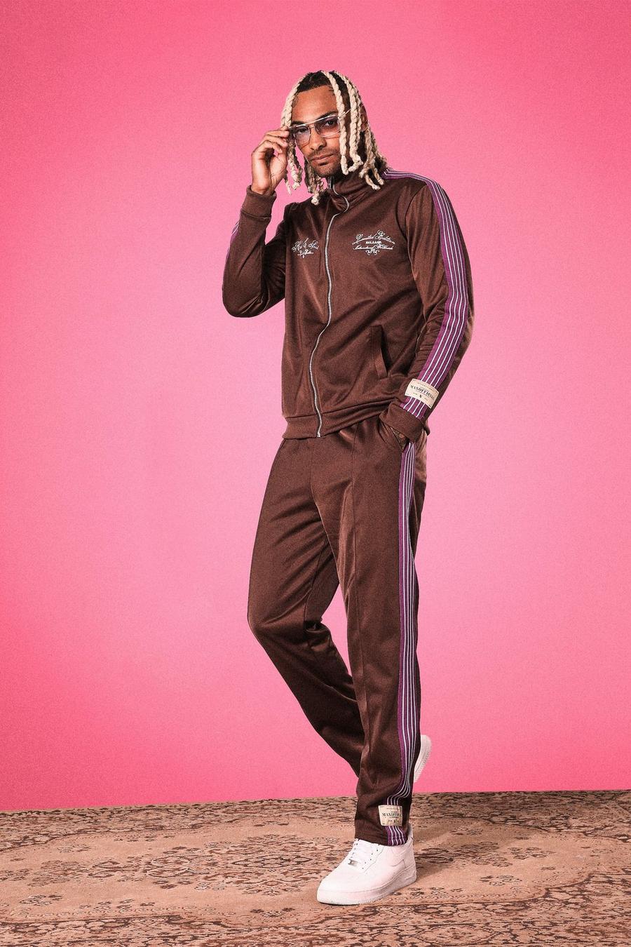 שוקולד חליפת טרנינג טריקו עם צווארון משפך וכיתוב Man Official image number 1