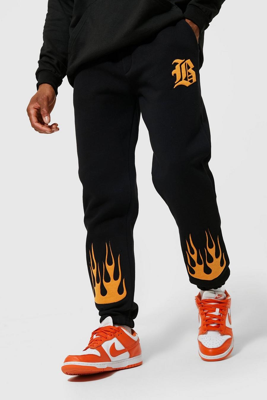 Pantalón deportivo Regular con aplique B y llamas, Black negro image number 1