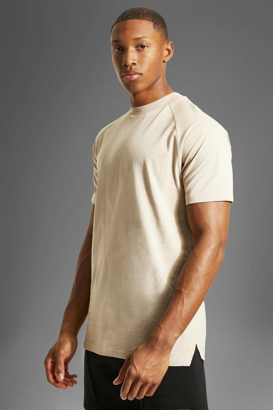 Taupe beige MAN Active T-shirt med raglanärm och slitsar image number 1