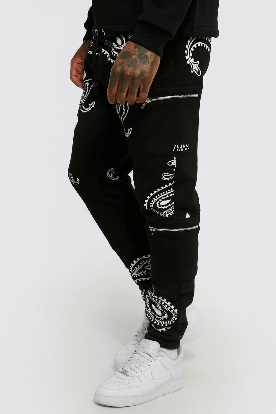 שחור מכנסי ריצה דגמ"ח עם הדפס בנדנה גדול Man image number 1