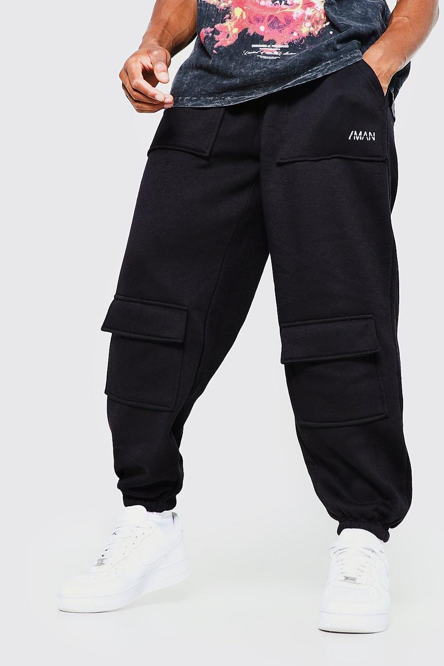 שחור מכנסי ריצה אוברסייז עם כיסים בסגנון שימושי Original Man image number 1