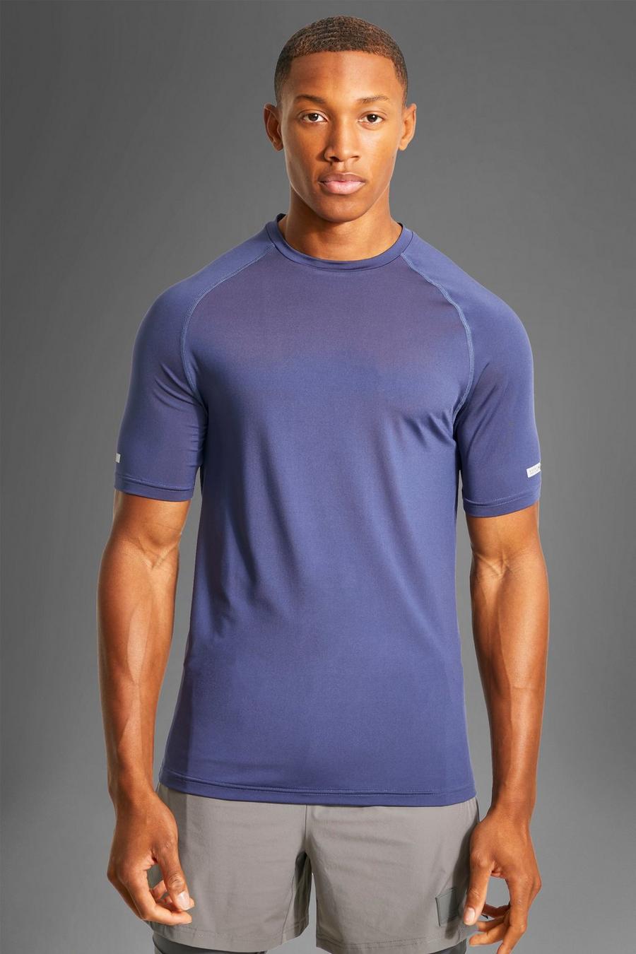 Navy marinblå MAN Active T-shirt i muscle fit med raglanärm image number 1