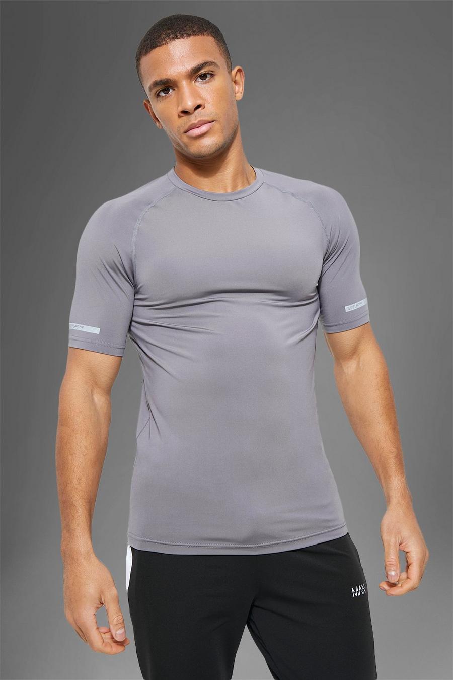 Charcoal grå MAN Active T-shirt i muscle fit med raglanärm image number 1