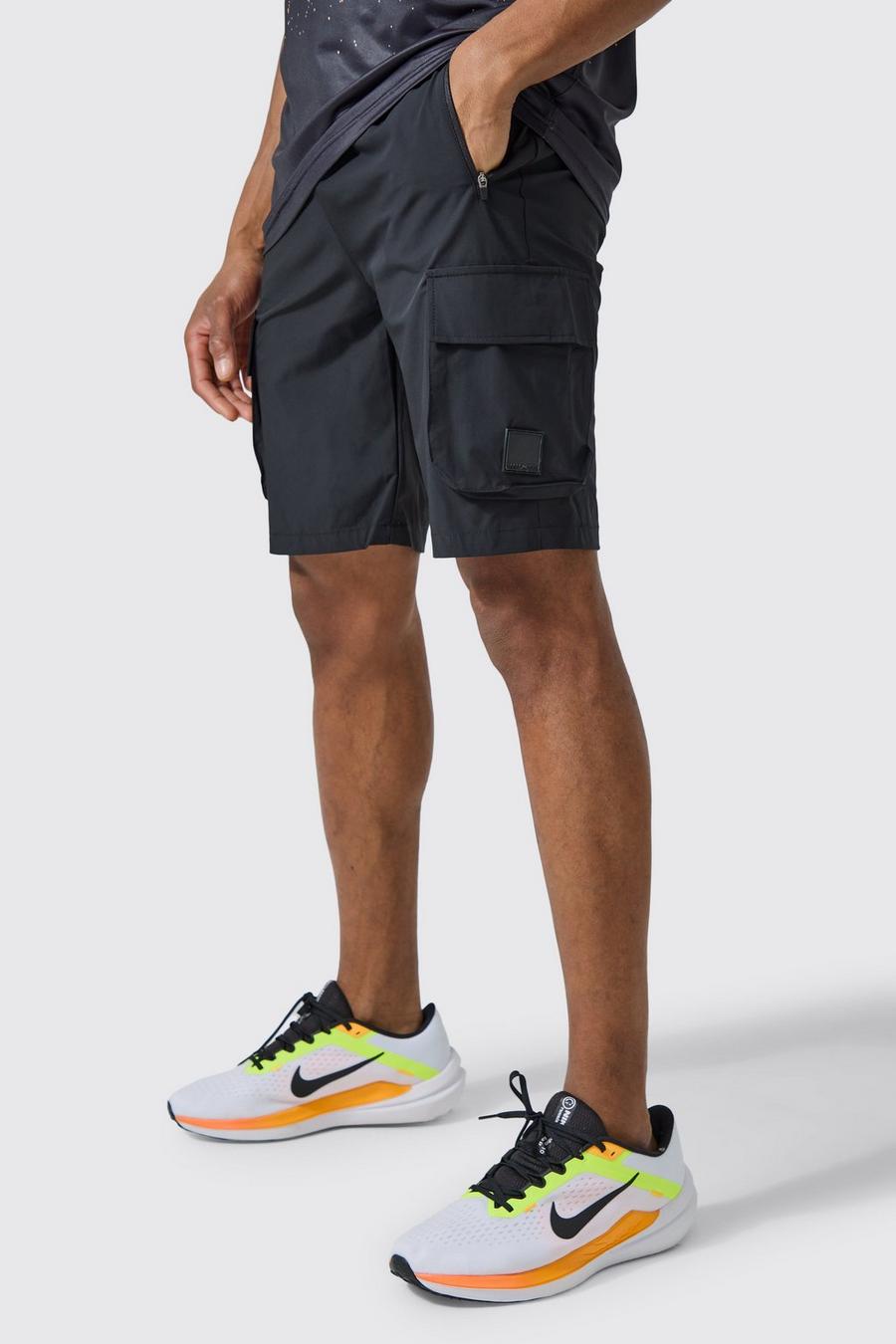 Man Active Gym Shorts mit Cargo-Taschen, Black image number 1