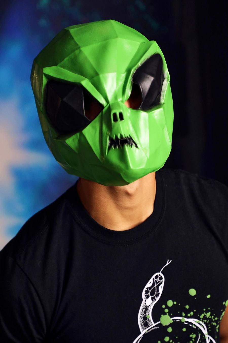 Green Halloweenmask Alien image number 1