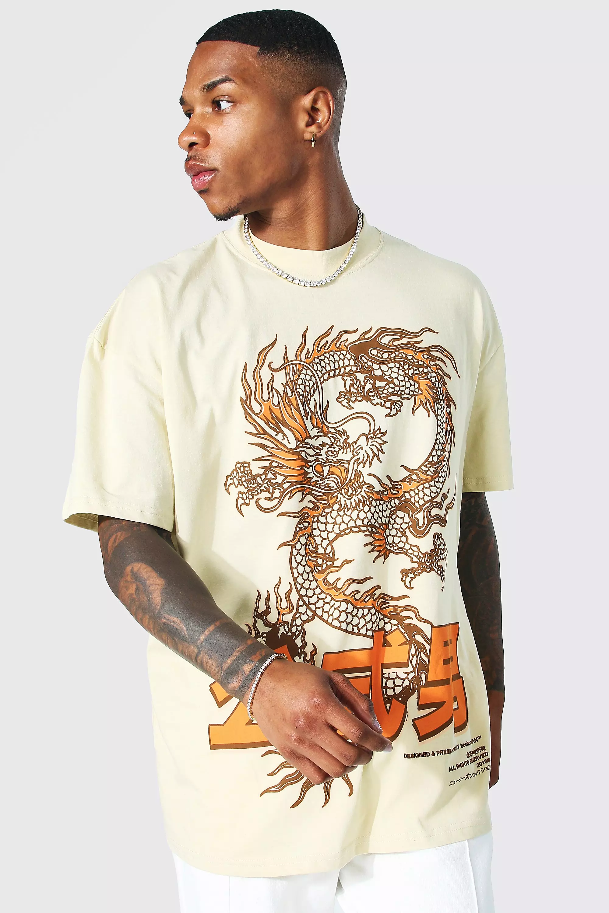 Men S Oversized Dragon Print Extended Neck T Shirt Boohoo Finland