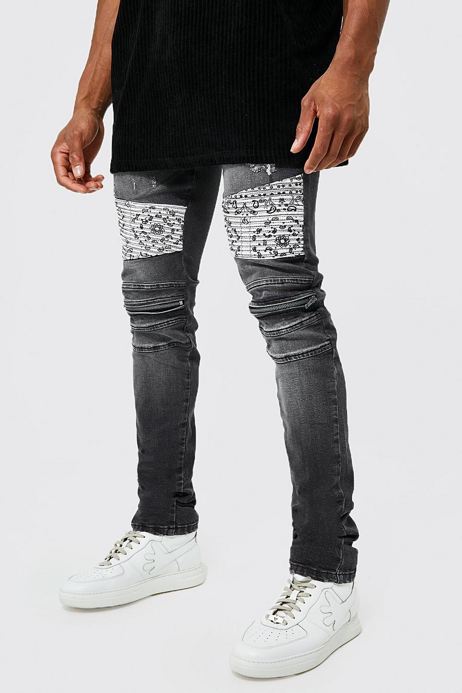 Jeans stile Biker Skinny Fit in fantasia a bandana con pieghe sul fondo e zip, Mid grey image number 1