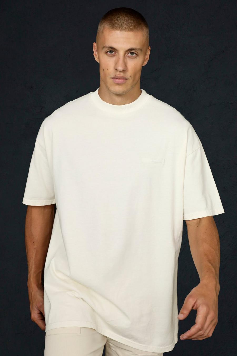 Ecru Oversized Overdye Man T-Shirt Met Brede Nek image number 1