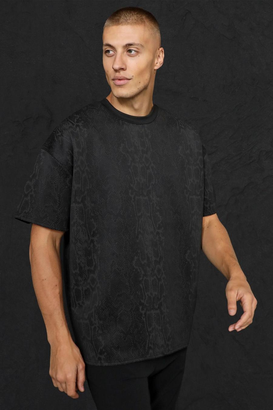 Black Oversize t-shirt i scuba med ormskinnsmönster image number 1