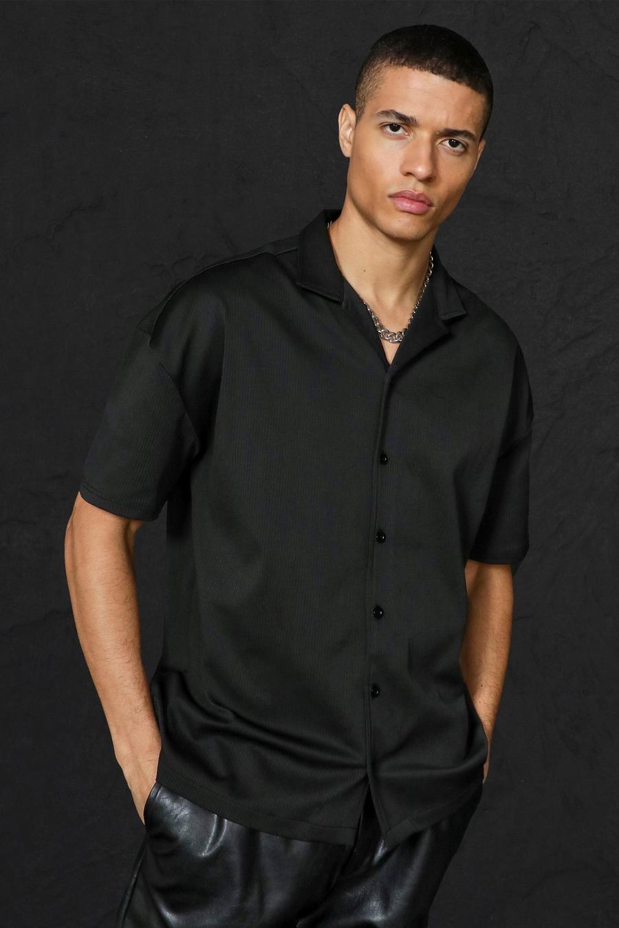 Black Oversize plisserad kortärmad skjorta med bowlingkrage image number 1