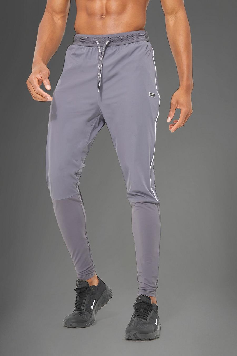 MAN Active Skinny Fit Trainingshose aus leichtem Tech-Gewebe, Anthrazit gris image number 1