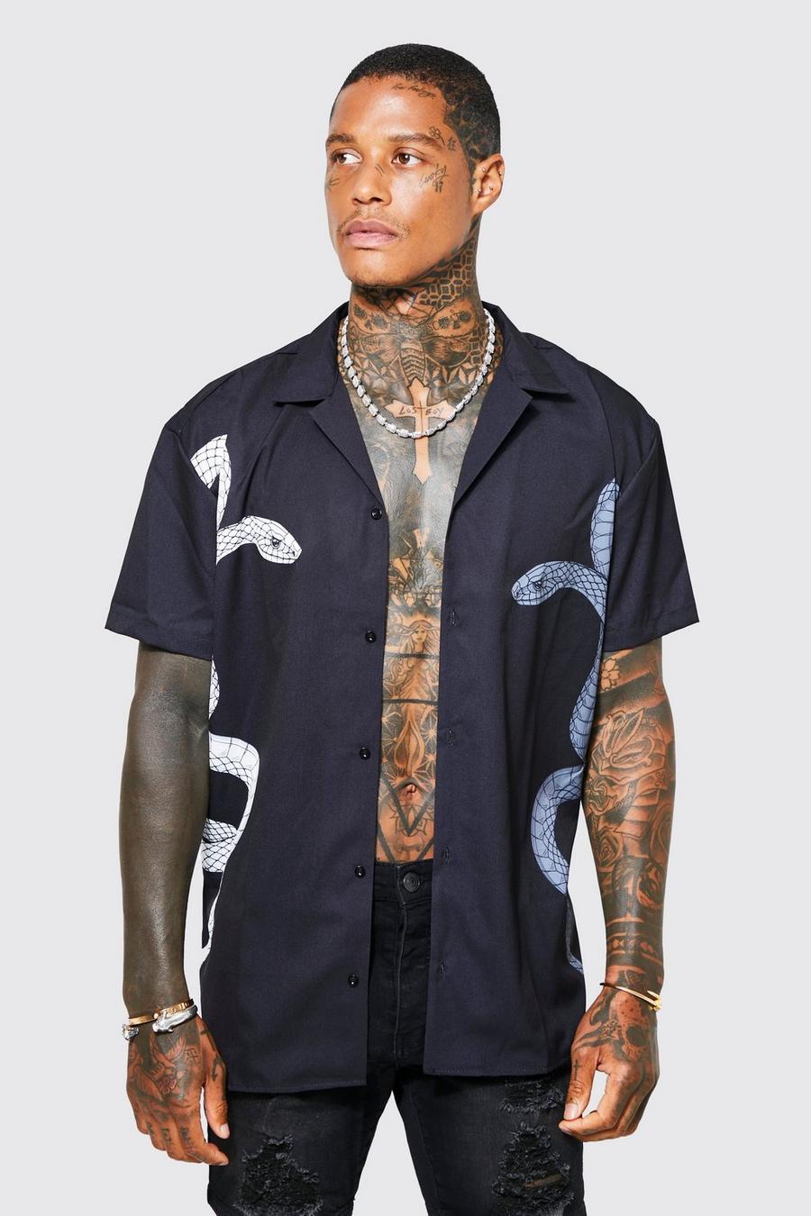 Black Oversize kortärmad skjorta med ormskinnsmönster image number 1