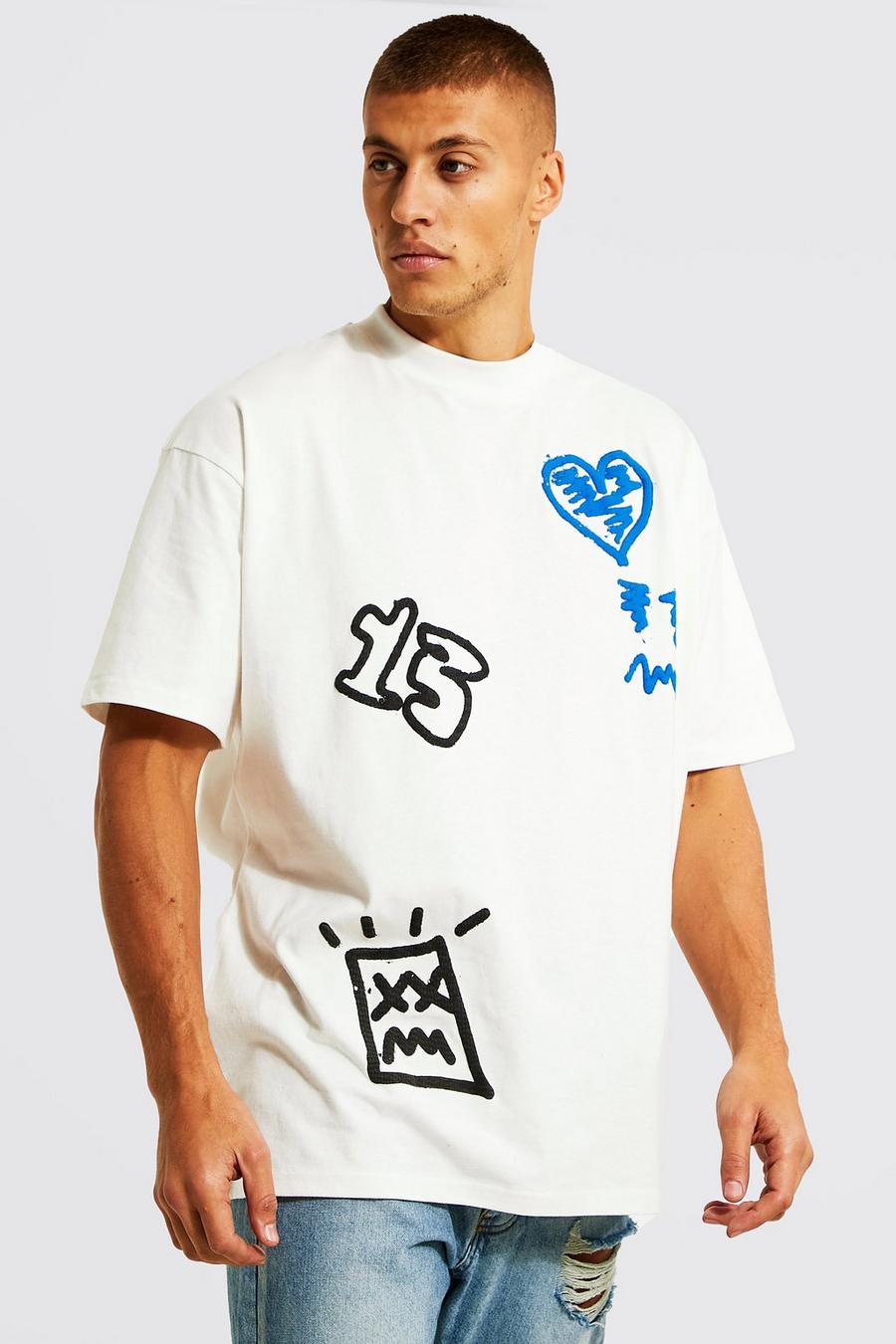 Ecru Oversize t-shirt med hög halsmudd och graffititryck image number 1
