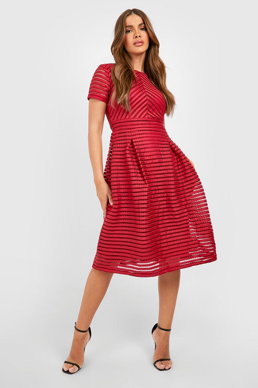 Berry röd Boutique Midiklänning med vid kjol