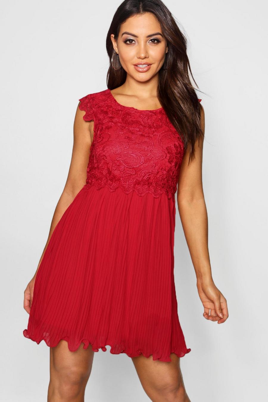 Berry röd Boutique  Corded Lace Pleated Skater Dress