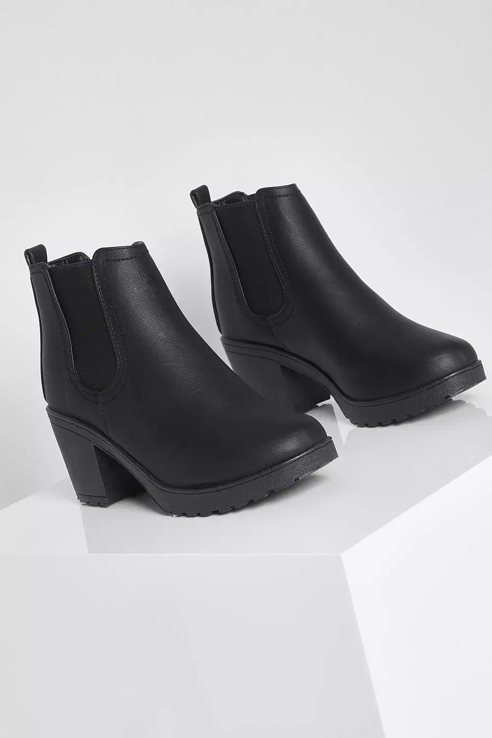 Chunky cleated on sale heel chelsea boots