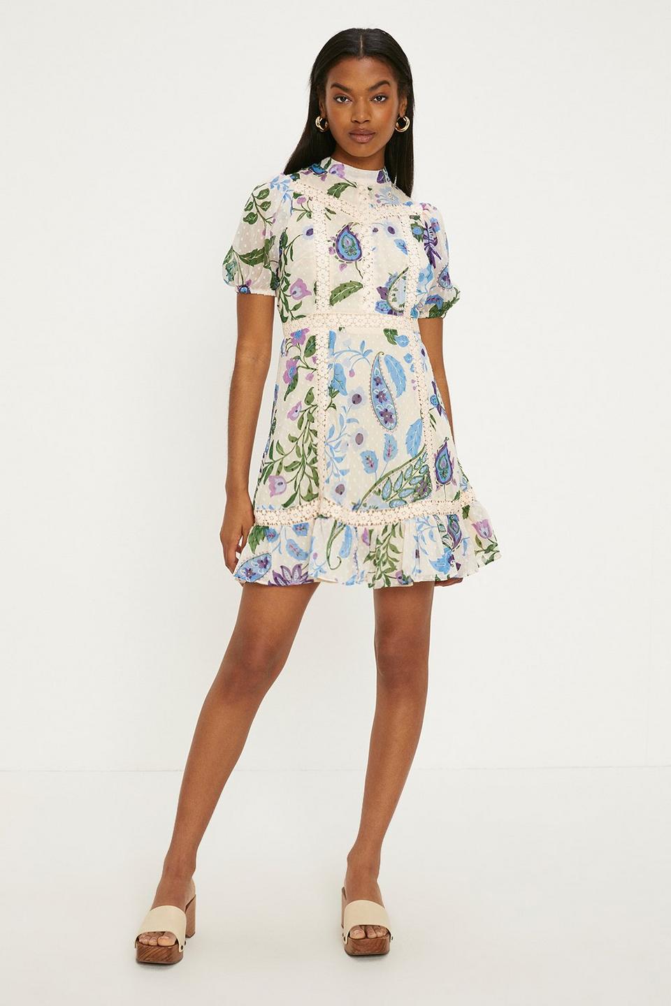 midtergang klint server Dresses | Petite Lace Trim Dobby Chiffon Floral Print Skater Dress | Oasis