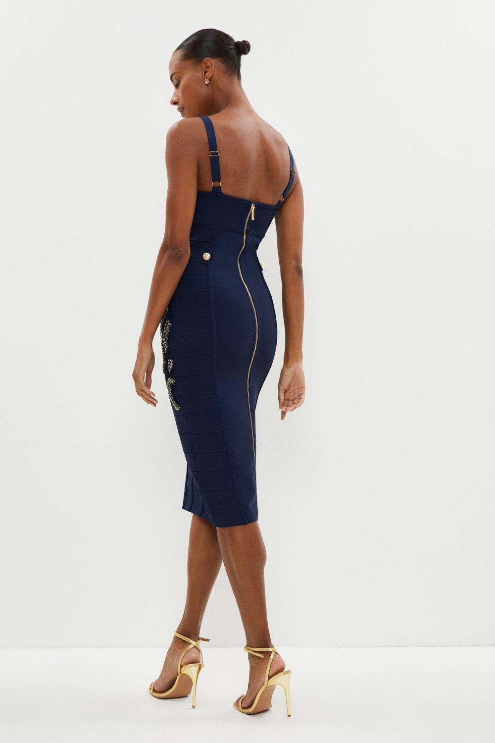 dresses that accentuate curves