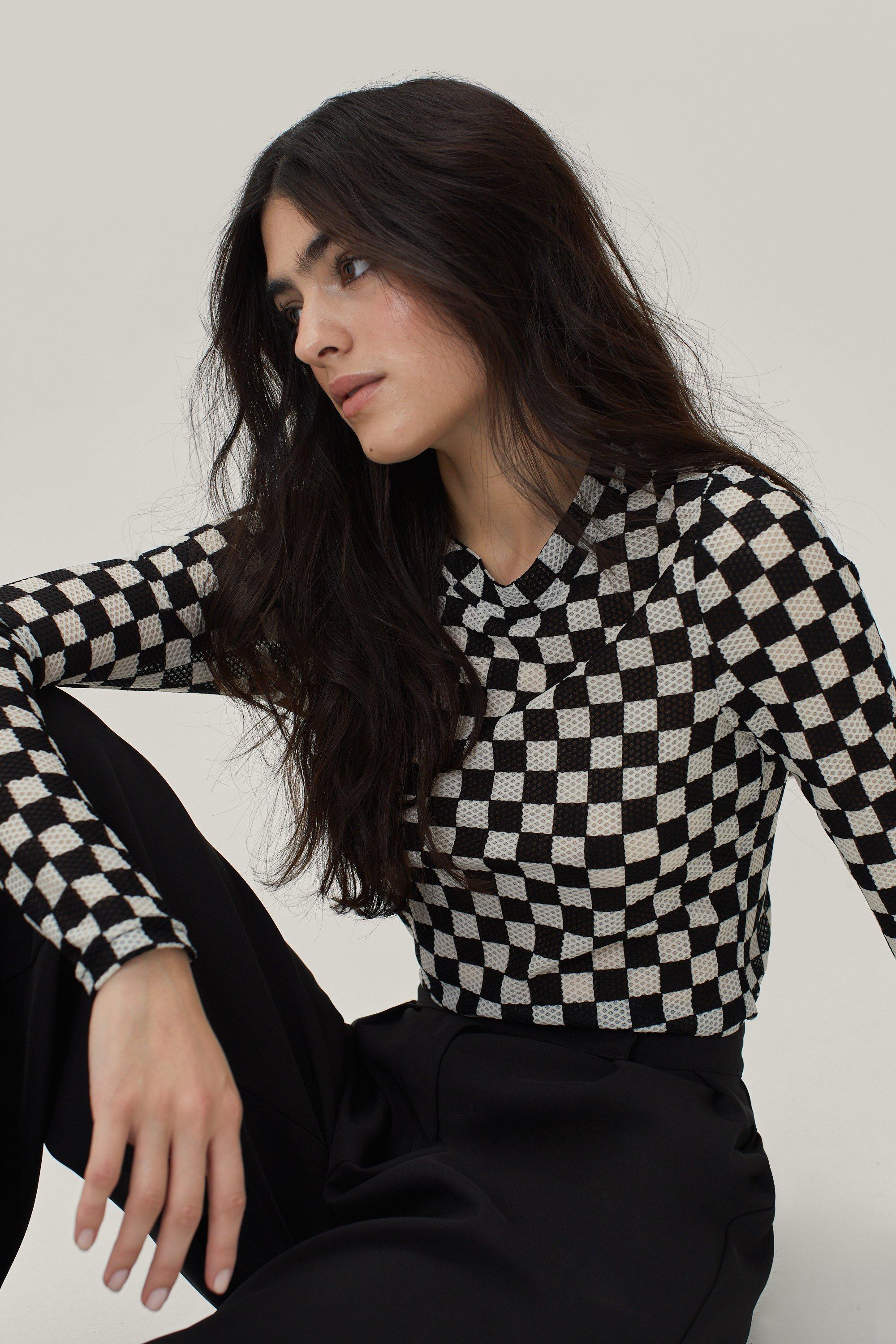 Checkerboard long store sleeve top