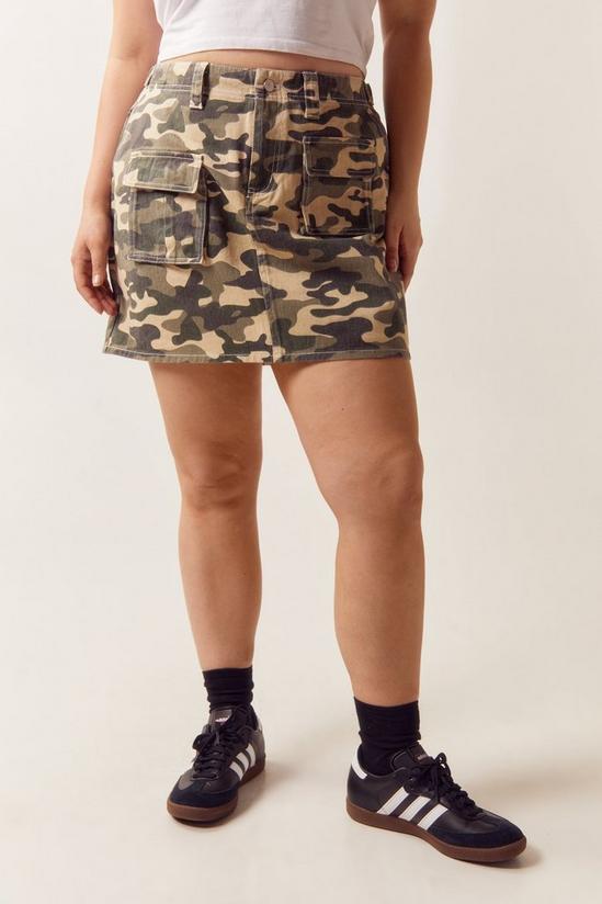 NastyGal Plus Size Camo Utility Mini Skirt 3
