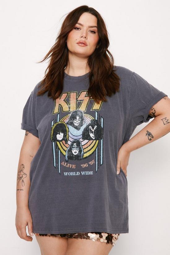 NastyGal Plus Size Kiss Overdyed Graphic T-shirt 3