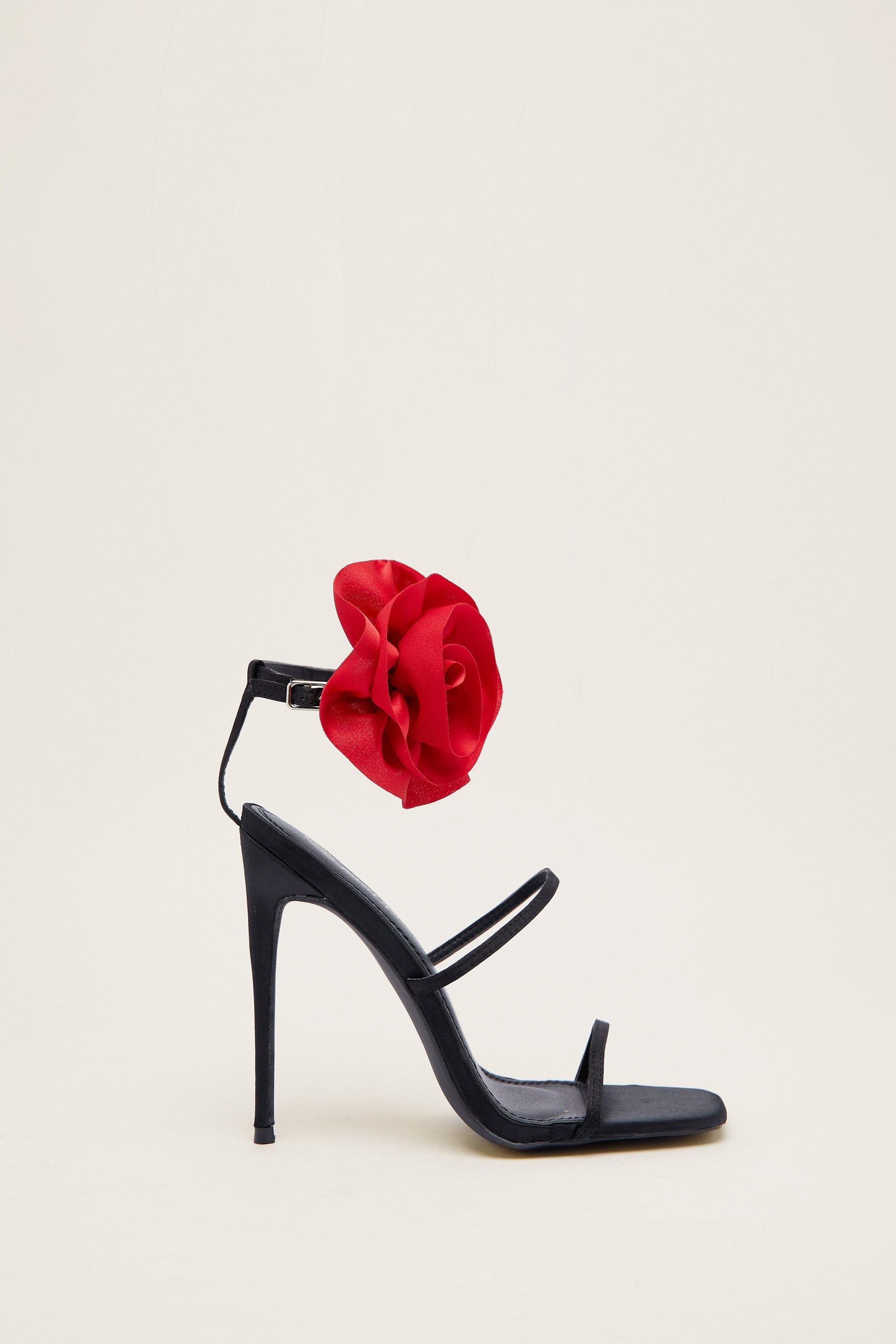 High heels with store flowers