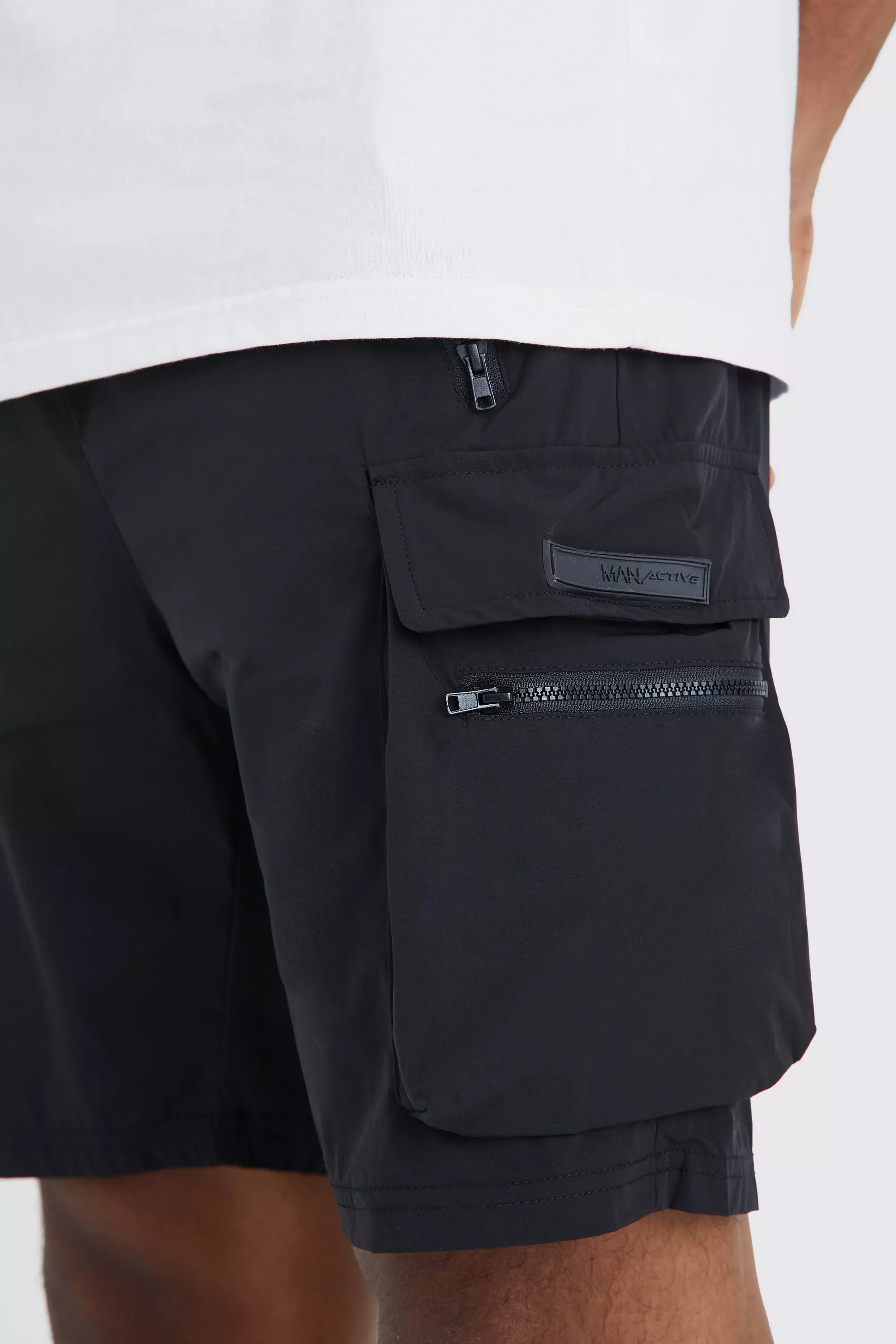 Black Man Active Lightweight Regular Fit 5inch Cargo Shorts alternative image