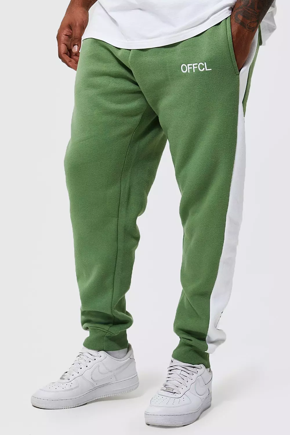 Nike skinny joggers in sage clearance green