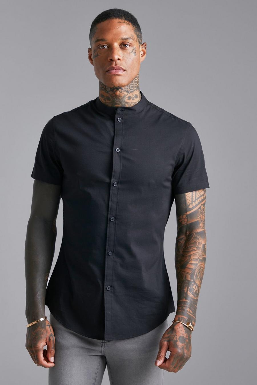 Black svart Kortärmad farfarsskjorta i slim fit