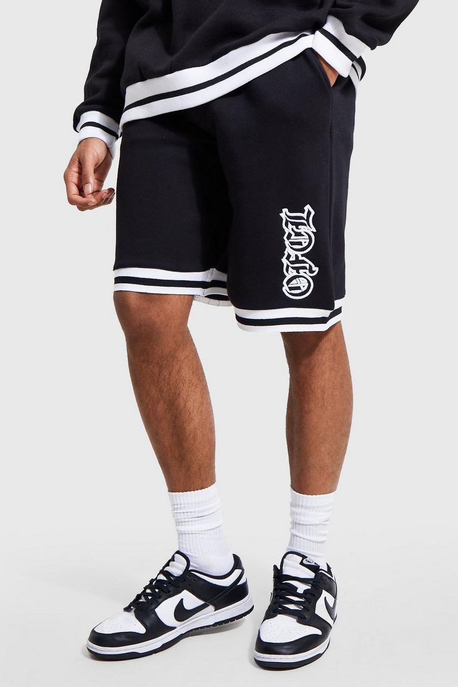 Pantalón corto estilo baloncesto con aplique universitario Ofcl, Black image number 1