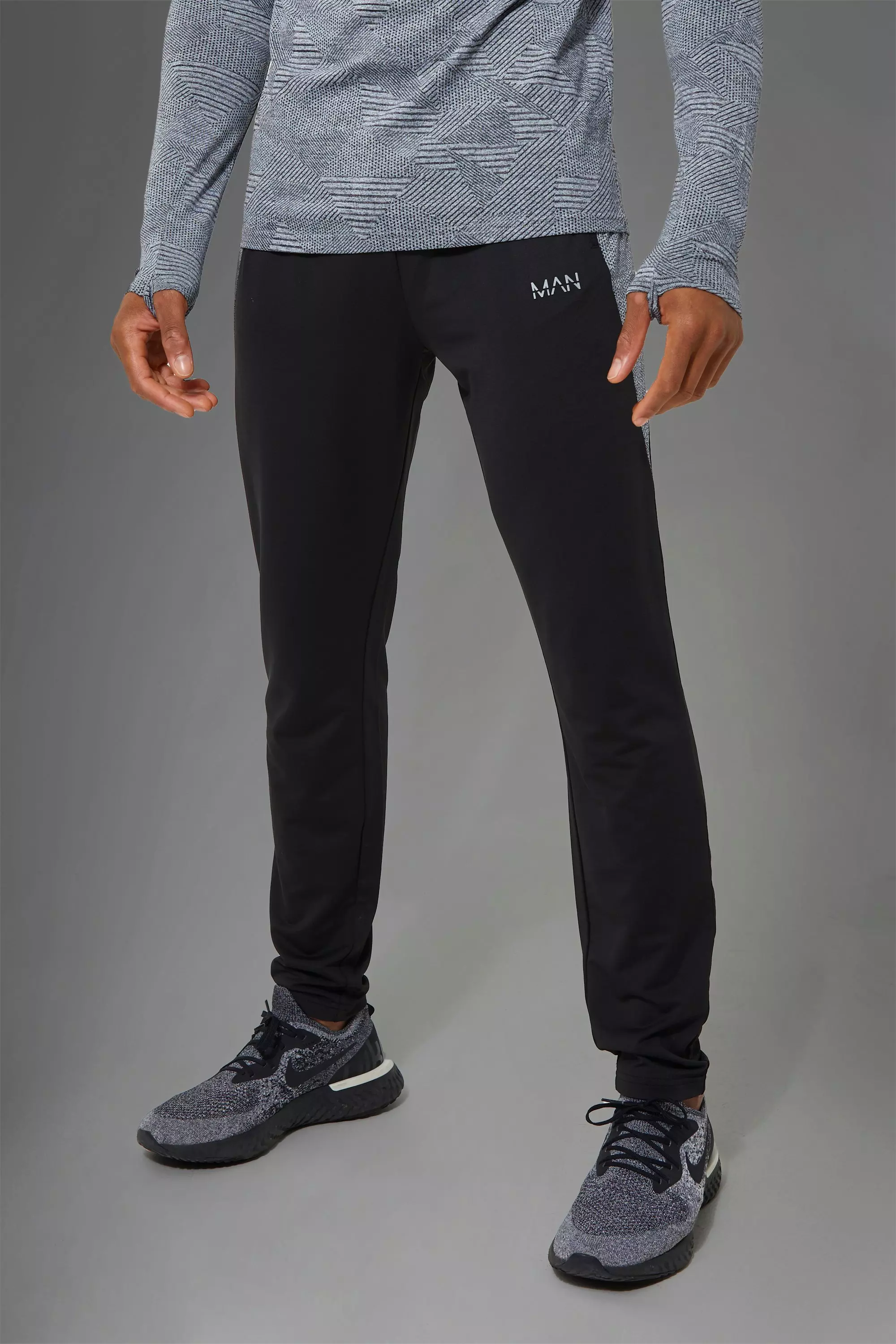 Black Man Active Gym Jacquard Panel Jogger alternative image