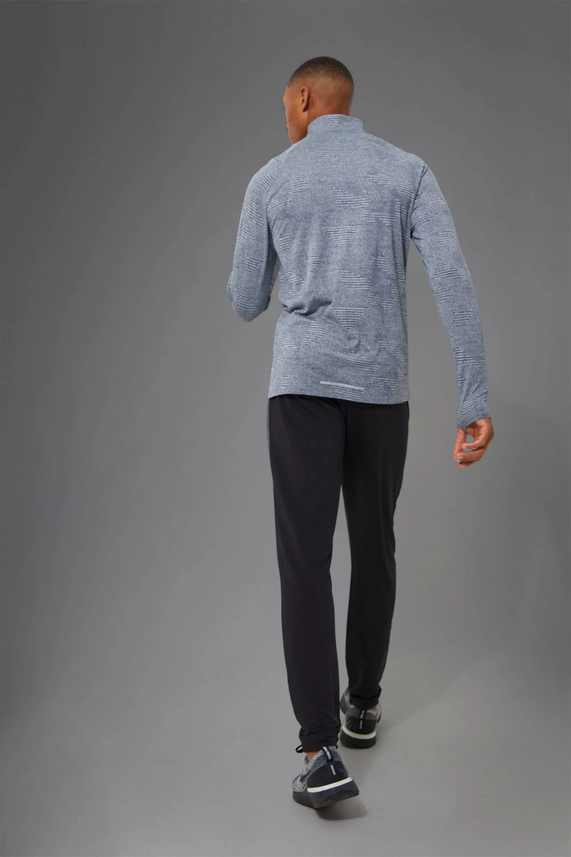 Black Man Active Gym Jacquard Panel Jogger alternative image