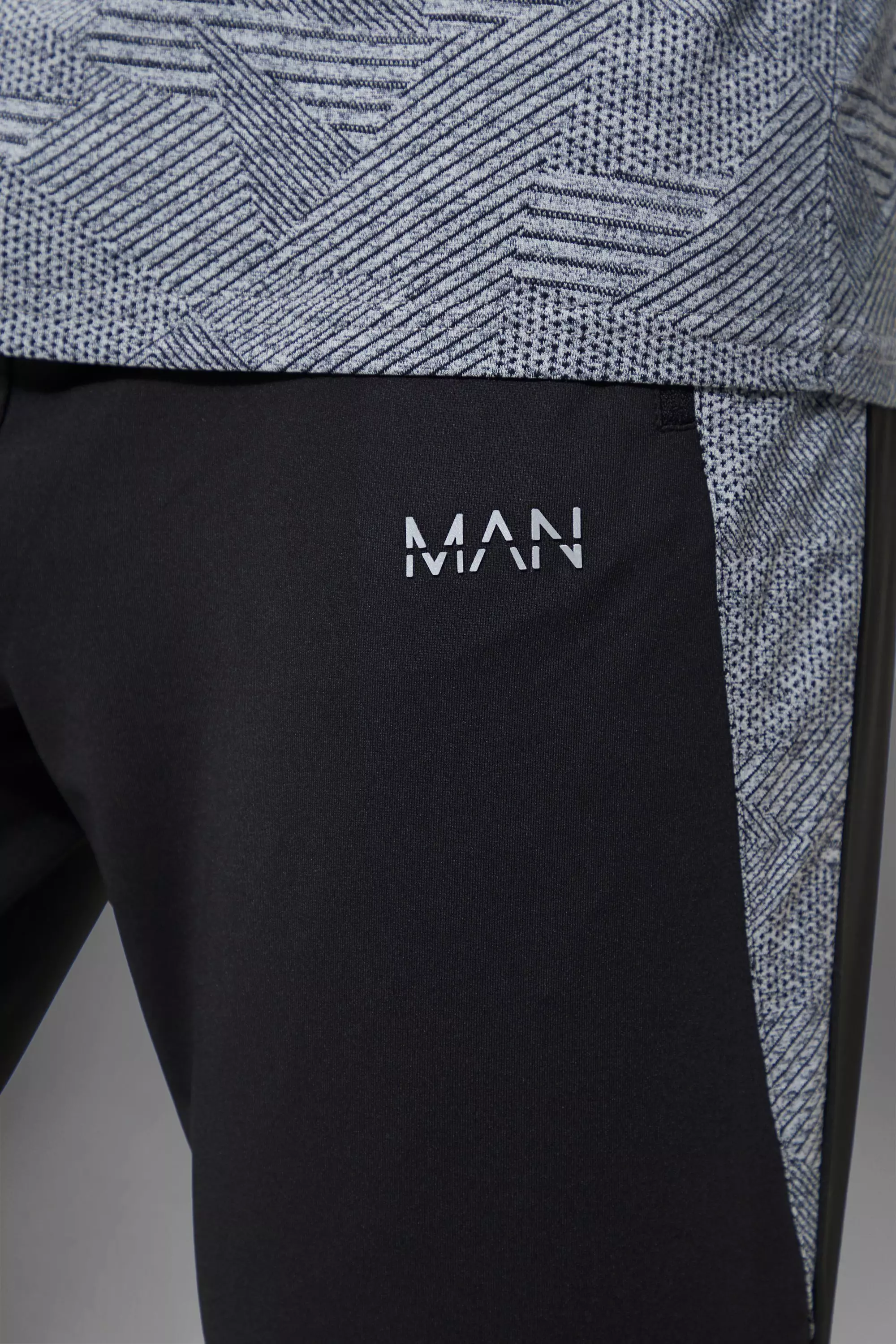 Black Man Active Gym Jacquard Panel Jogger alternative image