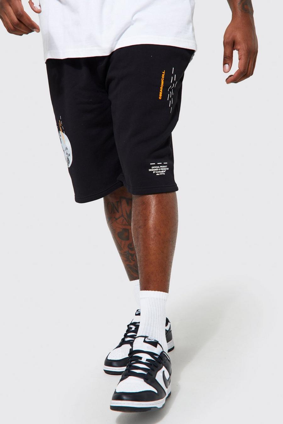 Pantalón corto Plus Regular de tela jersey con estampado gráfico espacial, Black negro image number 1