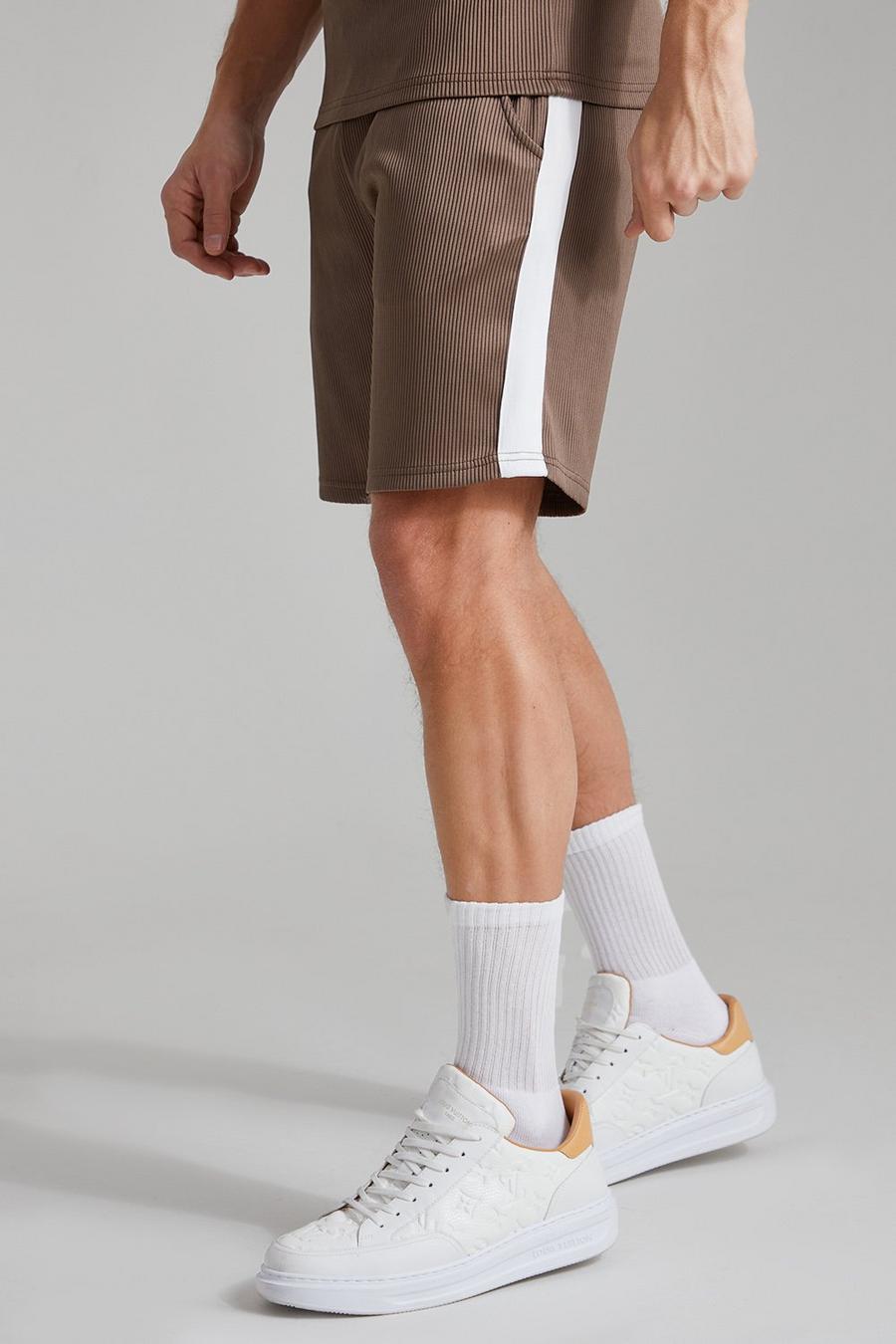 Slim-Fit Shorts mit Seitensteifen, Chocolate image number 1