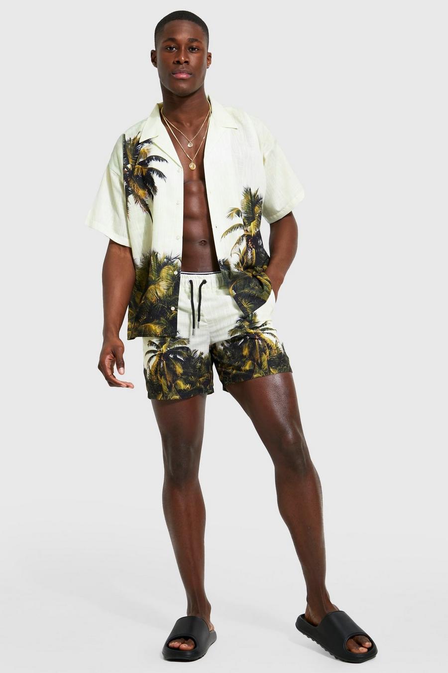 Conjunto de pantalón corto y camisa texturizada de corte recto con estampado de palmeras, Multi image number 1